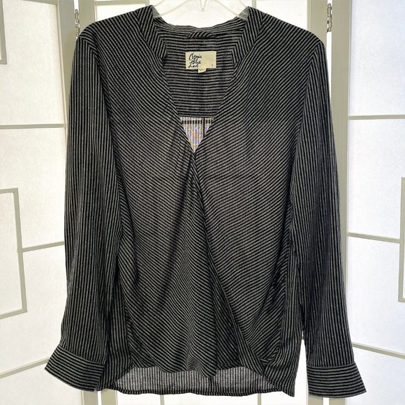 Cosmic Blue Love Crossover hem low v-neck - Picture 4 of 9